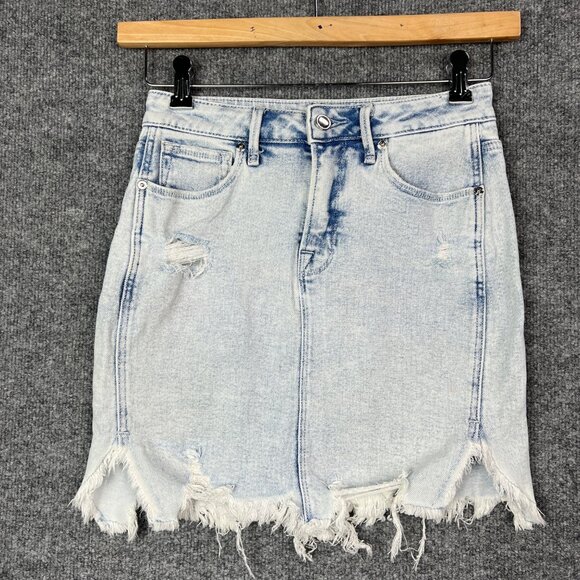 Good American Light Wash Denim Frayed Hem‎ Jean Mini Skirt Waist Size 2/26 - Picture 1 of 7